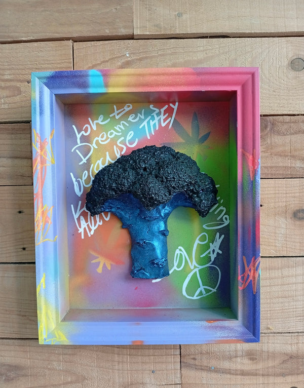 Love to dreamers - handmade wooden frame with cast resin art